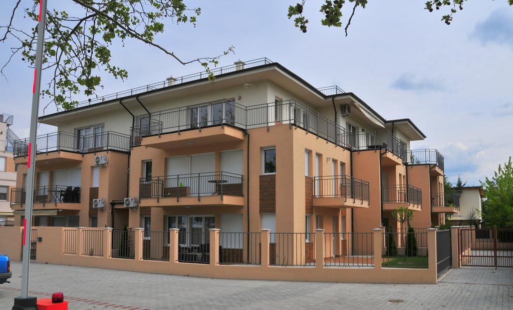 Zen Apartman Sunshine Zamardi Luaran gambar